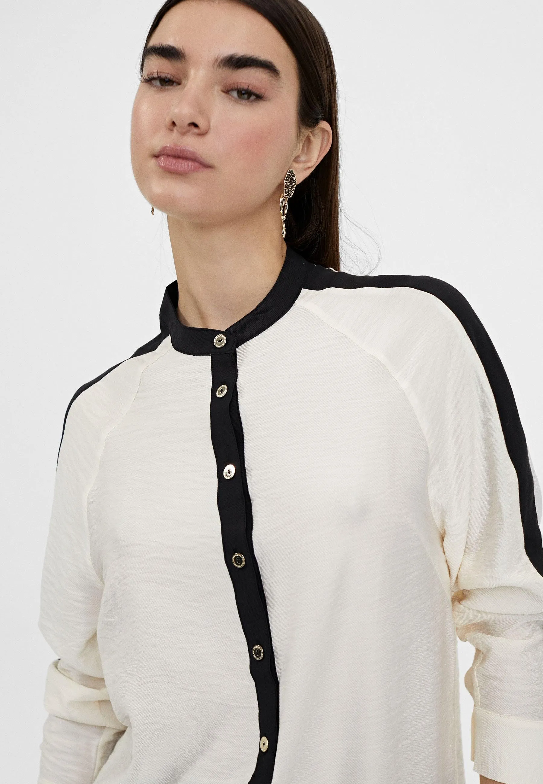 Long blouse with sleeve detail