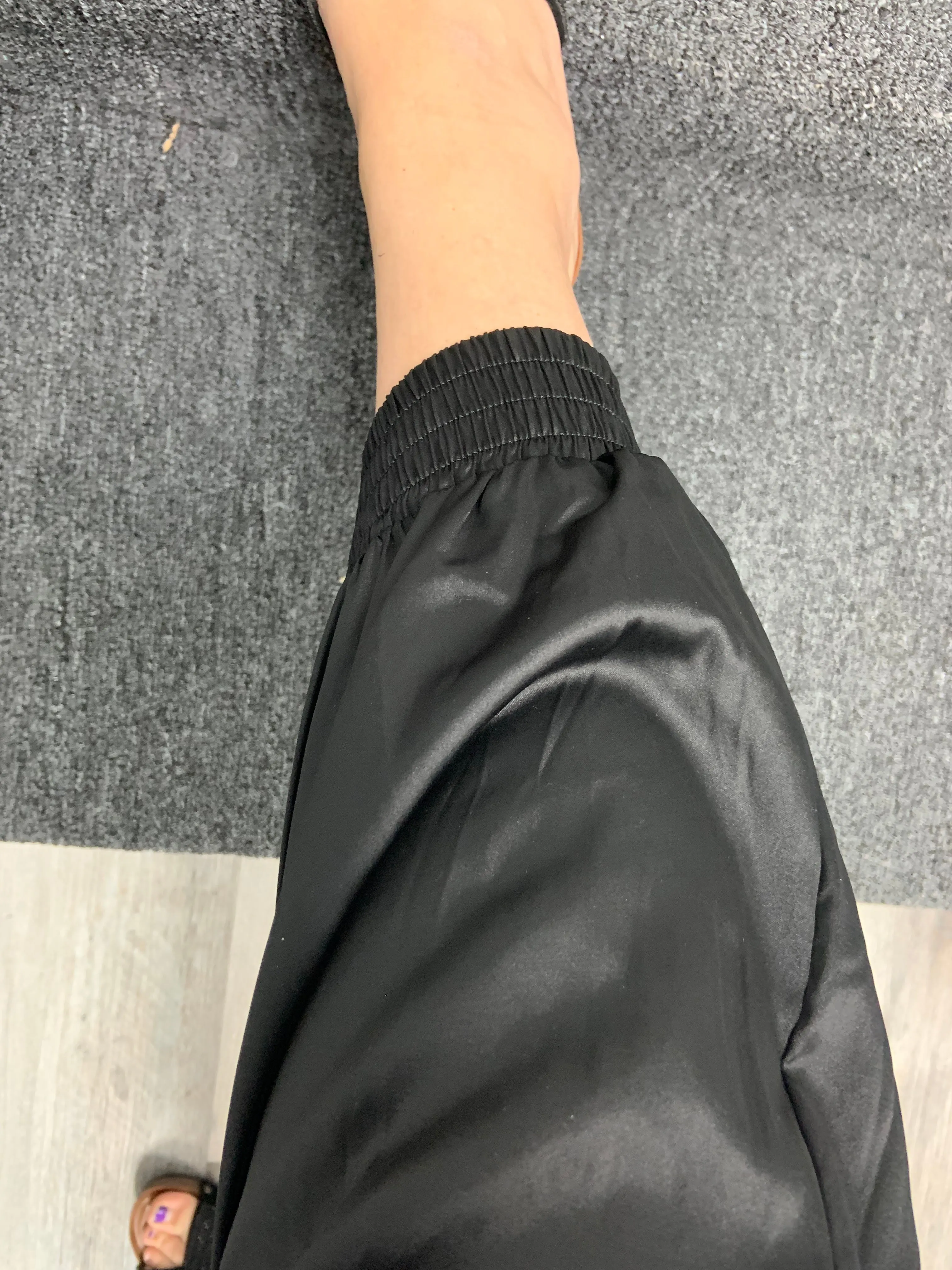 SATIN JOGGER PANTS WITH POCKETS AND ADJUSTABLE DRAWSTRING - BLACK OR ROSE